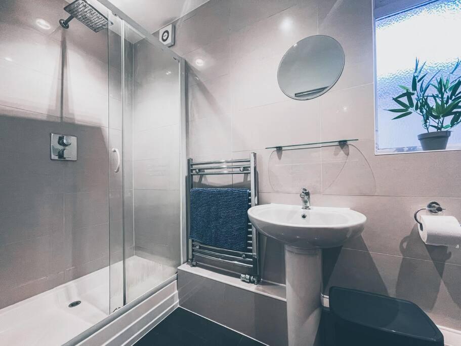 Modern 3 Ground Floor Parking And Garden Apartment Bournemouth Luaran gambar