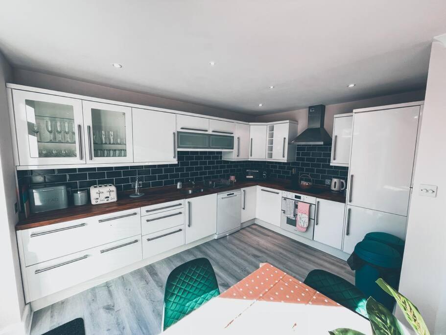 Modern 3 Ground Floor Parking And Garden Apartment Bournemouth Luaran gambar