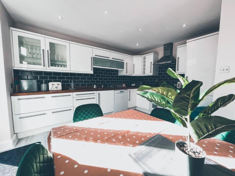 Modern 3 Ground Floor Parking And Garden Apartment Bournemouth Luaran gambar